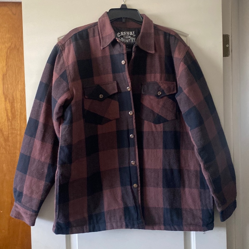 Causal country outfitters men’s flannel.  Size Large